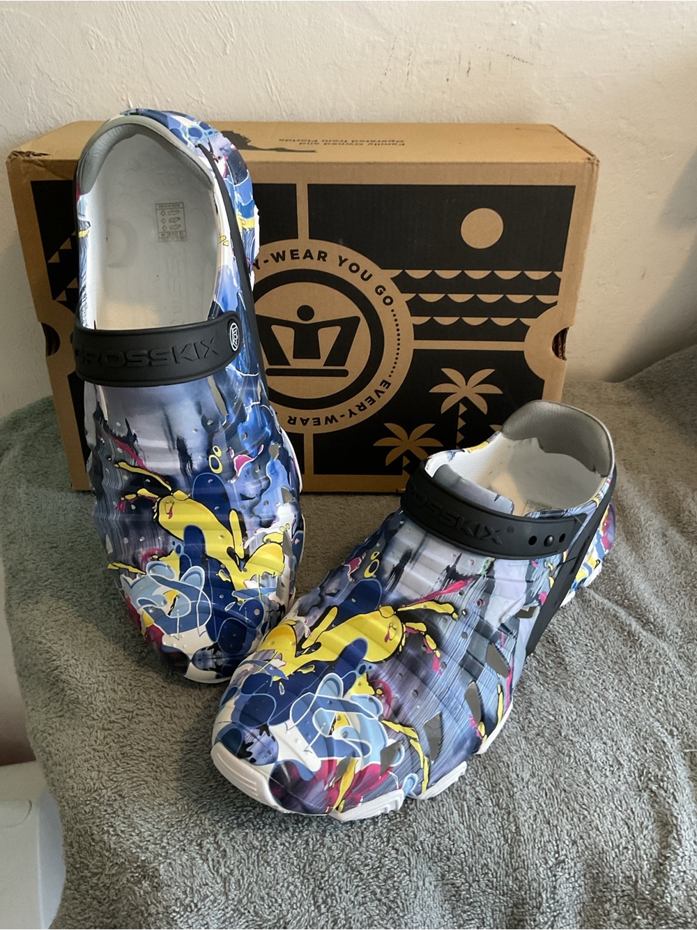 CROSSKIX Men's Multicolor Boat Shoes with Black Strap - Picture 2 of 4